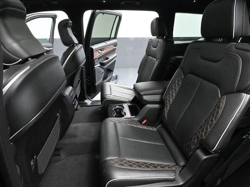Used 2021 Jeep Grand Cherokee L Summit w/ Luxury Tech Group V AWD/4WD image 42