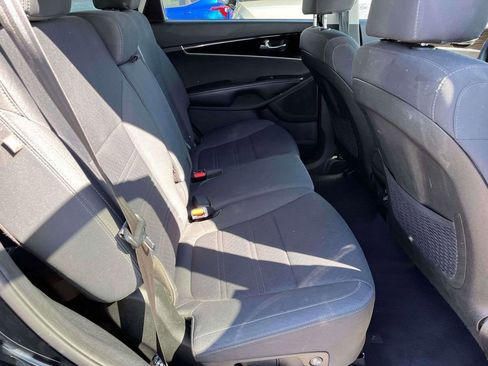 Used 2020 Kia Sorento LX FWD image 9