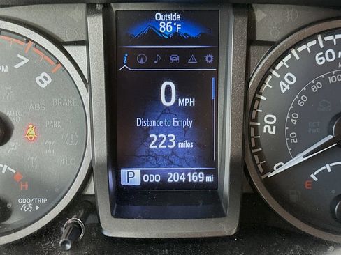 Used 2017 Toyota Tacoma TRD Off-Road w/ Tow Package (A/T) AWD/4WD image 15