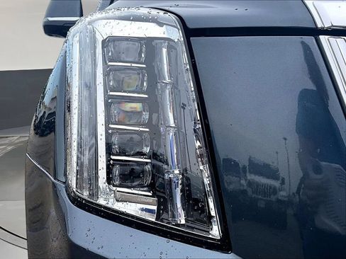 Used 2019 Cadillac Escalade Platinum AWD/4WD image 34