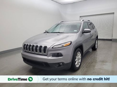 Used 2017 Jeep Cherokee Latitude FWD image 1