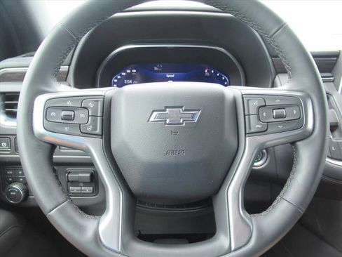 Used 2024 Chevrolet Suburban Z71 w/ Luxury Package AWD/4WD image 22