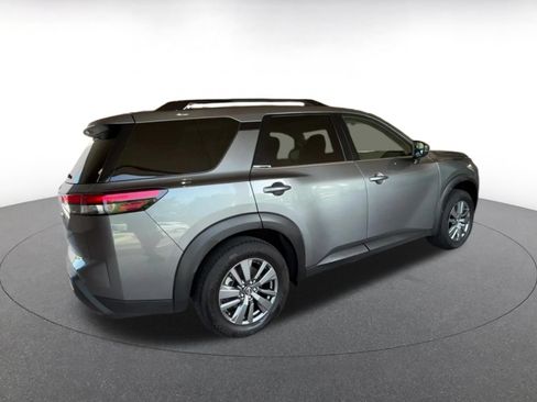 Used 2025 Nissan Pathfinder SV FWD image 15