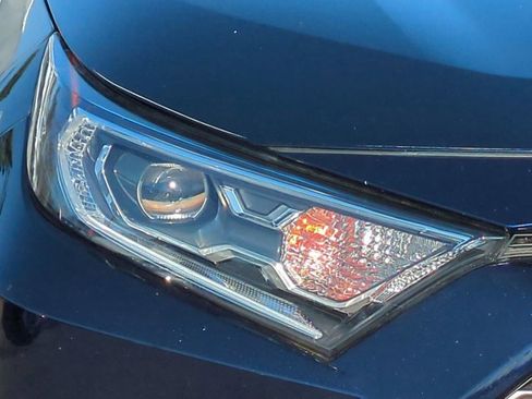 Used 2020 Toyota RAV4 XSE image 10