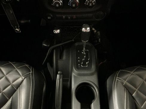 Used 2015 Jeep Wrangler Unlimited Sport w/ Connectivity Group AWD/4WD image 12