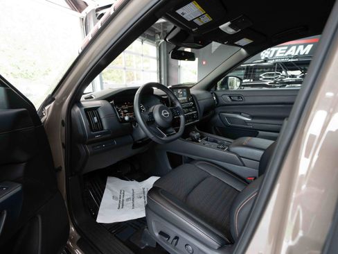 Used 2024 Nissan Pathfinder Rock Creek AWD/4WD image 8