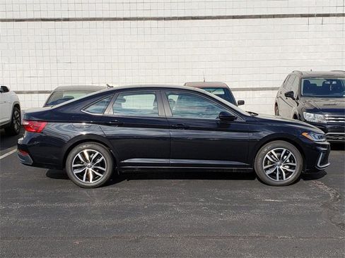 New 2026 Volkswagen Jetta SE image 2