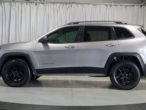Used 2020 Jeep Cherokee Trailhawk w/ Cold Weather Group AWD/4WD image 6