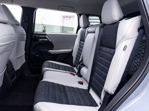 New 2026 Mitsubishi Outlander SE image 24