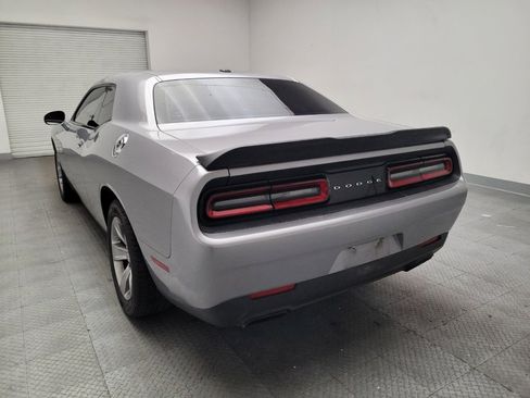 Used 2015 Dodge Challenger SXT RWD image 6