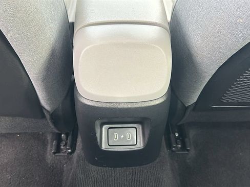 Used 2025 Hyundai Elantra Limited FWD image 32
