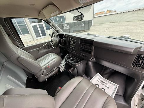 Used 2019 Chevrolet Express 2500 w/ Driver Convenience Package image 9
