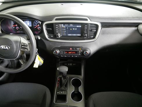 Used 2019 Kia Sorento LX AWD/4WD image 10
