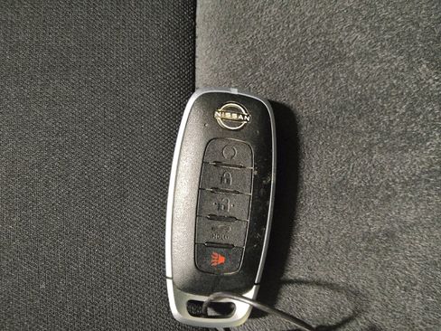 Used 2025 Nissan Sentra SR FWD image 32