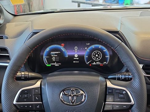 Used 2025 Toyota Sienna XSE AWD/4WD image 12