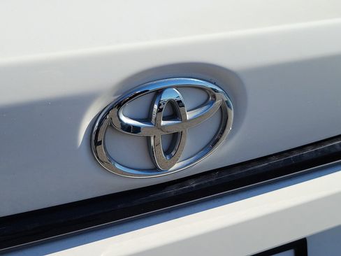 Used 2022 Toyota Corolla LE image 6