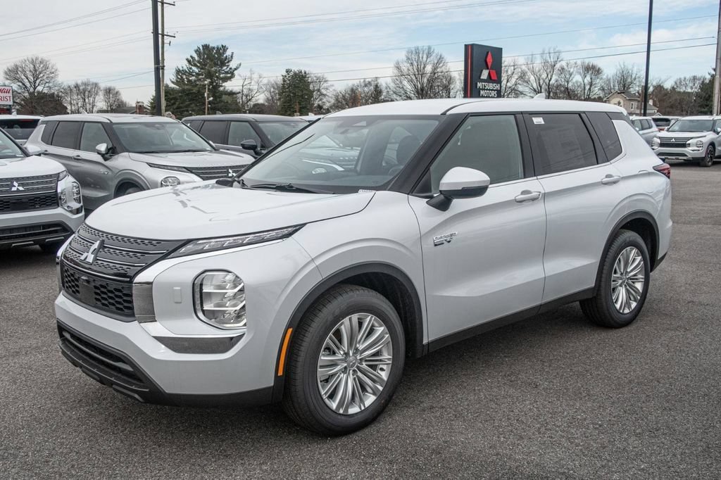 Used 2025 Mitsubishi Outlander ES AWD/4WD image 3