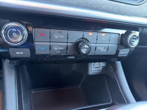 Used 2024 Jeep Compass Latitude w/ Sun and Sound Group image 20