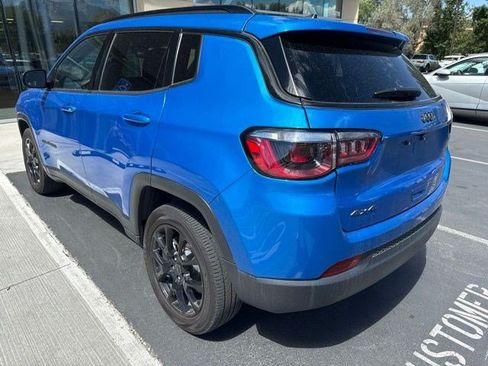 Used 2025 Jeep Compass Latitude w/ Convenience Group AWD/4WD image 5