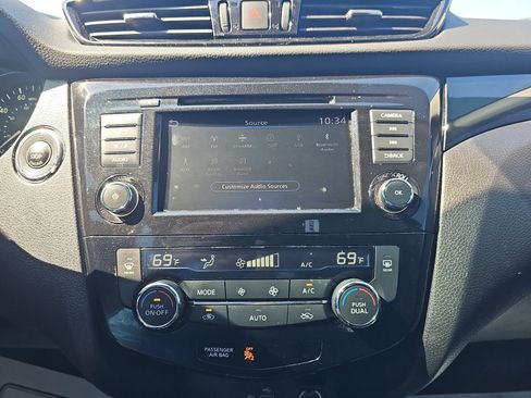 Used 2021 Nissan Rogue Sport SV w/ Technology Package AWD/4WD image 18