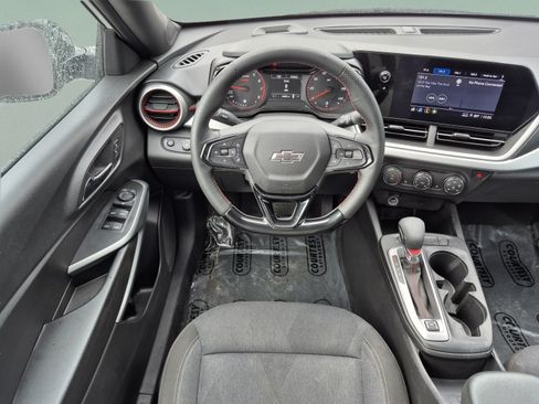 Used 2025 Chevrolet Trax RS w/ Driver Confidence Package FWD image 15