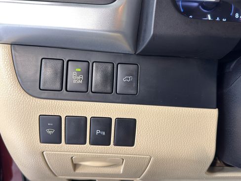 Used 2014 Toyota Highlander Limited AWD/4WD image 22