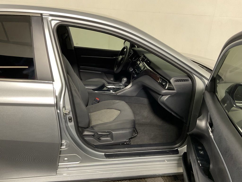 Used 2020 Toyota Camry LE FWD image 35
