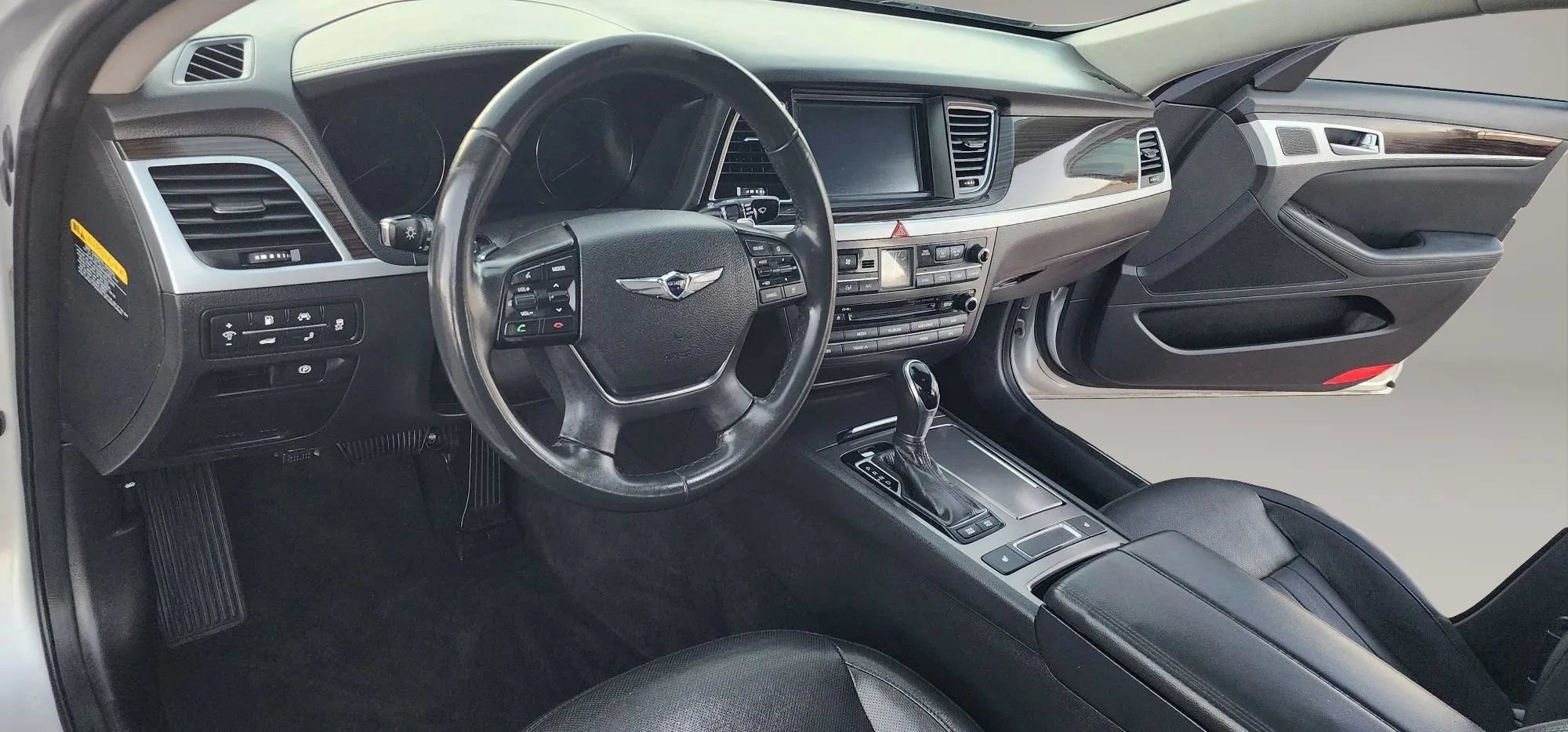 Used 2017 Genesis G80 3.8 RWD image 12