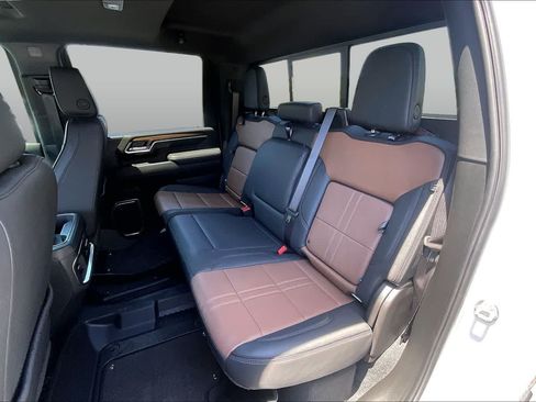 Used 2025 Chevrolet Silverado 2500 High Country w/ High Country Premium Package AWD/4WD image 25