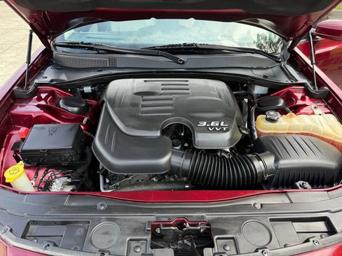 Used 2017 Chrysler 300 Limited image 34