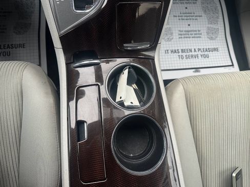 Used 2010 Toyota Venza FWD 4cyl 4dr Crossover image 12