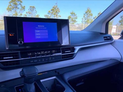 Certified 2025 Toyota Sienna LE w/ LE Plus Package image 34