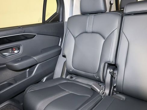 New 2025 Honda Pilot Touring image 10