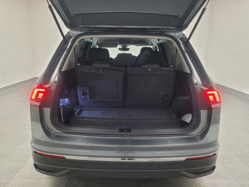 Used 2022 Volkswagen Tiguan SE image 29