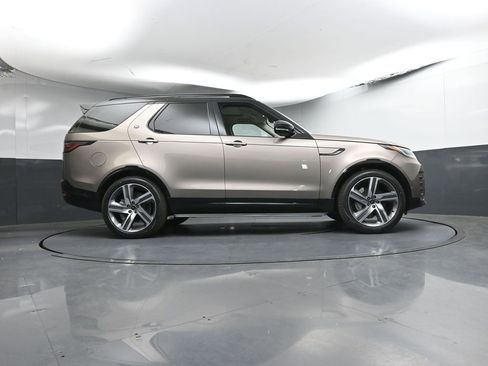 New 2026 Land Rover Discovery Dynamic SE image 27