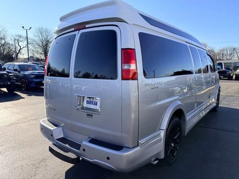 Used 2019 Chevrolet Express 2500 Extended w/ Enhanced Convenience Package RWD image 3