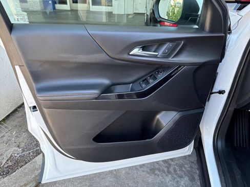 Used 2025 Chevrolet Equinox LT FWD image 18