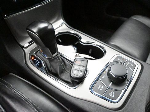 Used 2021 Jeep Grand Cherokee Overland image 6