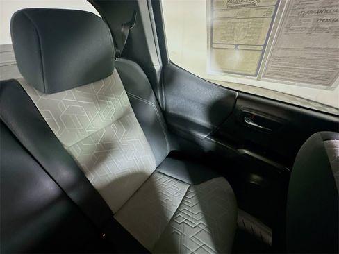 Used 2023 Toyota Tacoma TRD Sport image 14