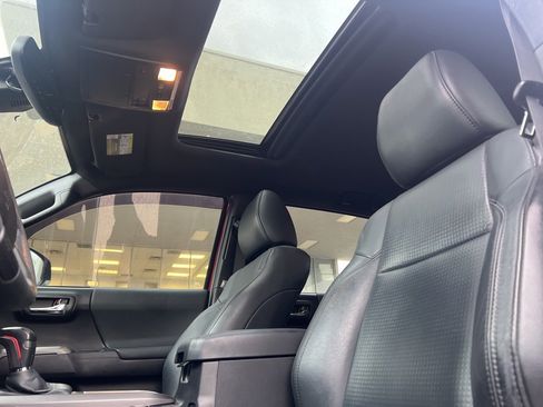 Used 2022 Toyota Tacoma TRD Sport w/ TRD Premium Sport Package image 15