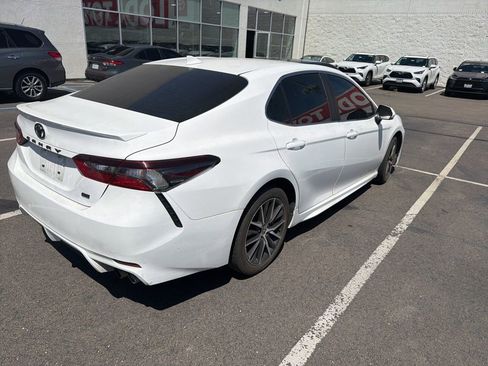 Used 2023 Toyota Camry SE FWD image 3