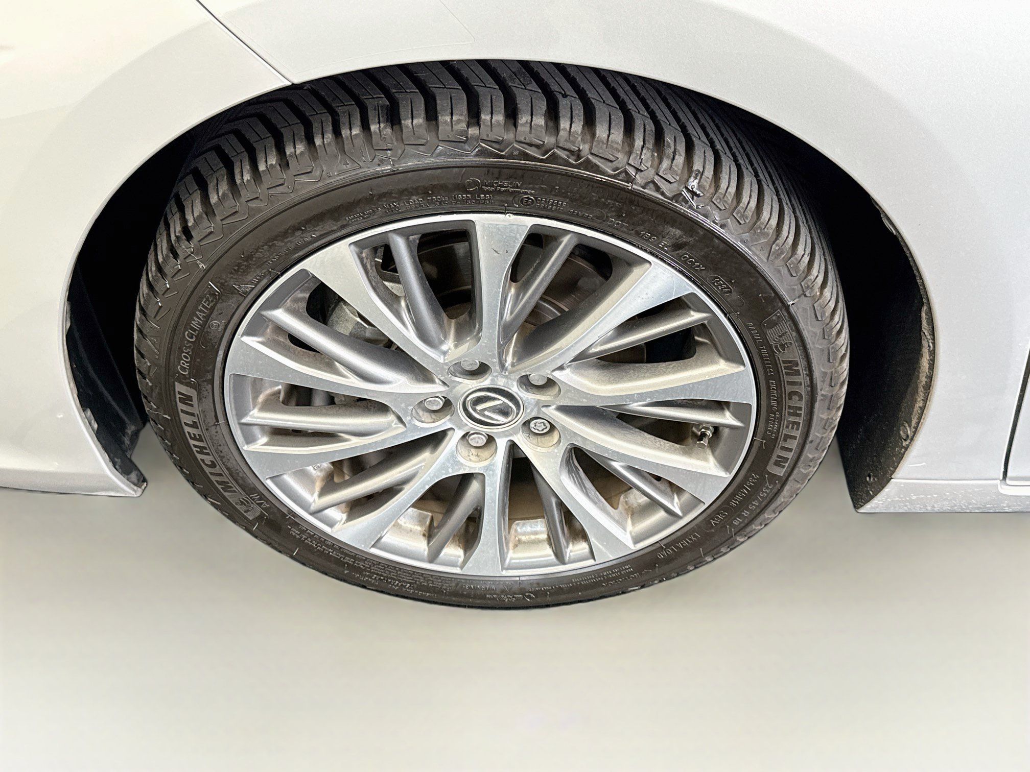 Used 2019 Lexus ES 300h w/ Premium Package FWD image 11