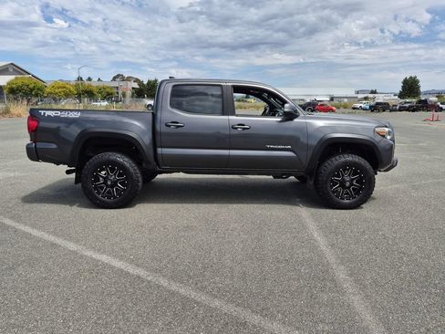 Used 2019 Toyota Tacoma TRD Off-Road AWD/4WD image 2