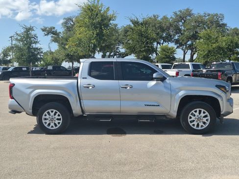 Certified 2025 Toyota Tacoma SR5 AWD/4WD image 6