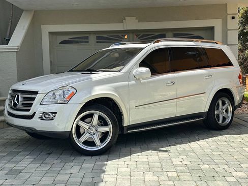 Used 2009 Mercedes-Benz GL 550 4MATIC image 1