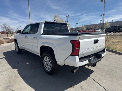 Used 2025 Toyota Tacoma SR5 AWD/4WD image 5