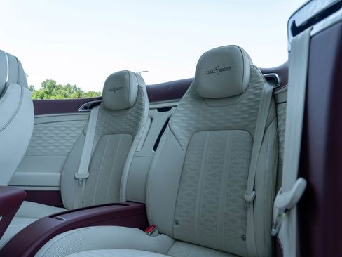 Used 2025 Bentley Continental GT Speed image 32