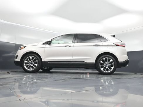 Used 2018 Ford Edge Titanium w/ Equipment Group 302A AWD/4WD image 7