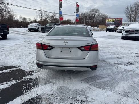 Used 2023 Nissan Altima 2.5 SV image 9