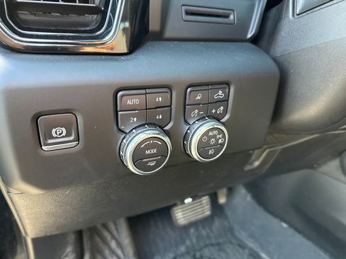 Used 2024 GMC Sierra 2500 AT4 w/ AT4 Preferred Package AWD/4WD image 16